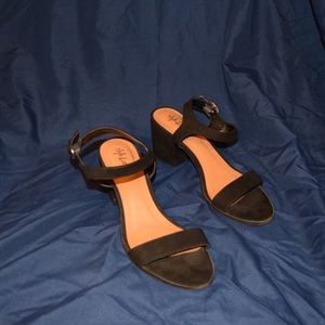 1.5in black block heels